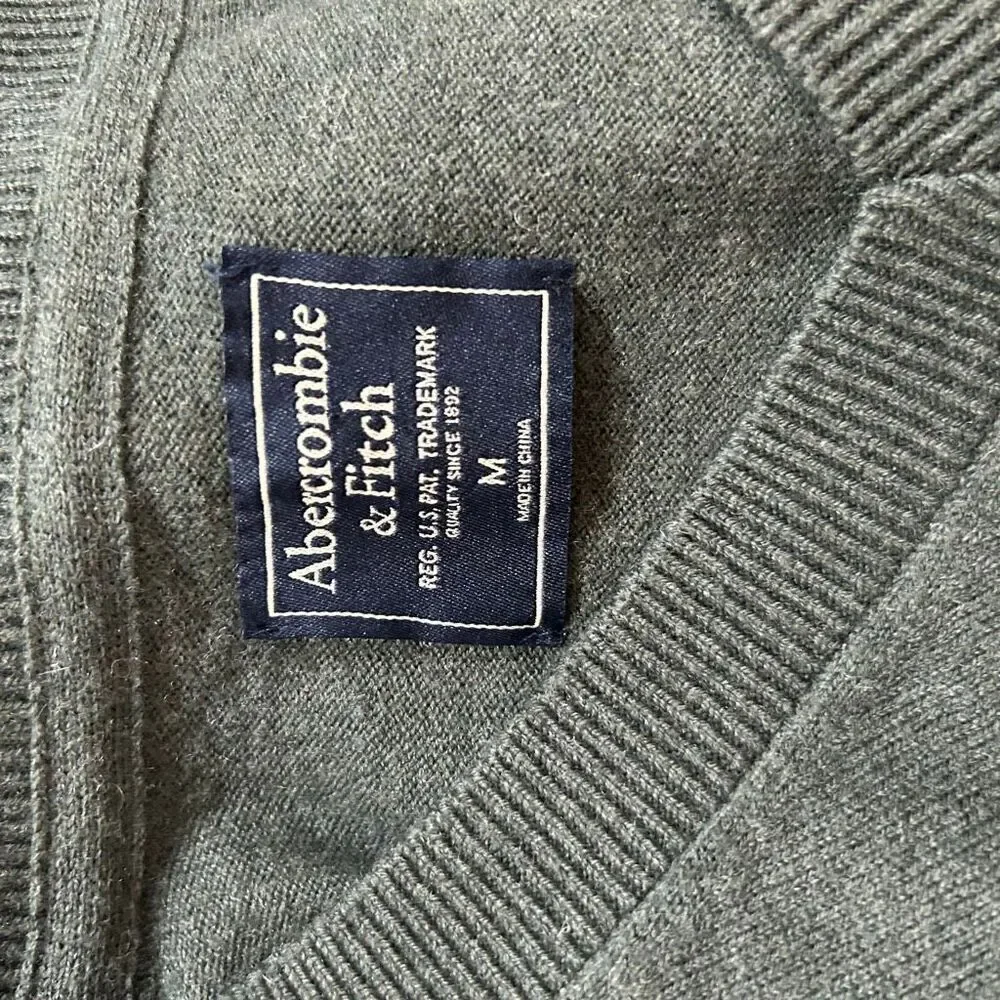 Abercrombie & Fitch Men’s Medium Gray V-Neck Sweater